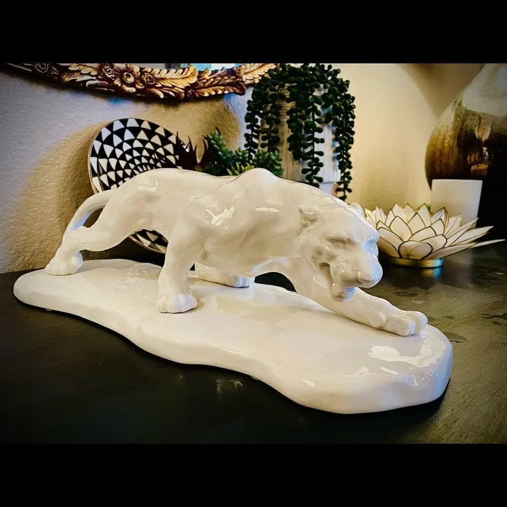 ♥️ RARE Panther, blanc de chine Hollywood Regency mid century figurine.